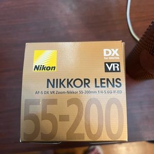 Nikon BRAND NEW NEVER REMOVED FROM BOX - Camera lens - 55-200.